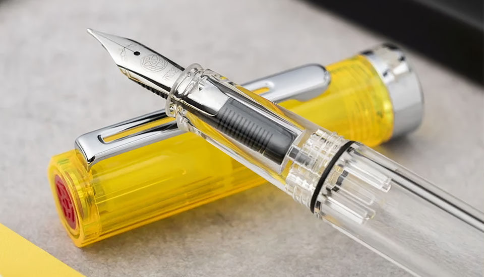 TWSBI pistove pero_transparent yellow ukazka